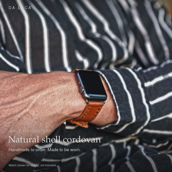 DA LUCA Natural shell cordovan Apple Watch strap. Product details and wrist styling.