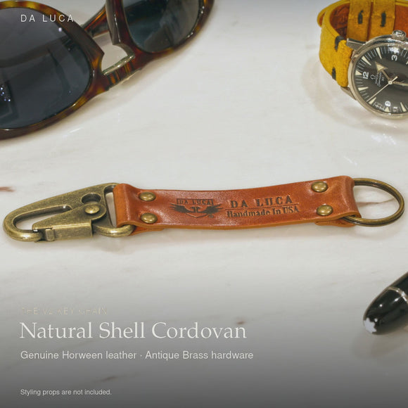 DA LUCA Leather V2 Key Chain - Natural Shell Cordovan (Antique Brass). Official product film with readable details. #Color_Natural Shell Cordovan (Key-Antb)