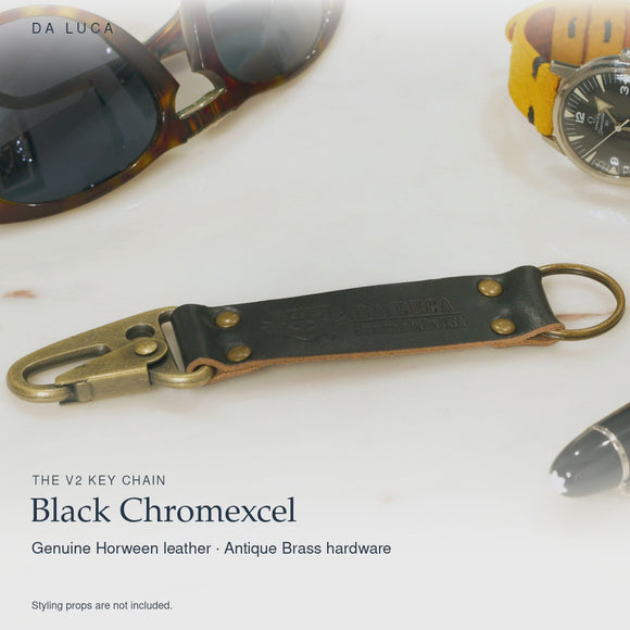DA LUCA Leather V2 Key Chain - Black Chromexcel (Antique Brass). Official product film with readable details. #Color_Black Chromexcel (Key-Antb)