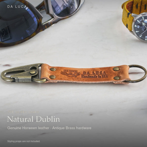 DA LUCA Leather V2 Key Chain - Natural Dublin (Antique Brass). Official product film with readable details. #Color_Natural Dublin (Key-Antb)