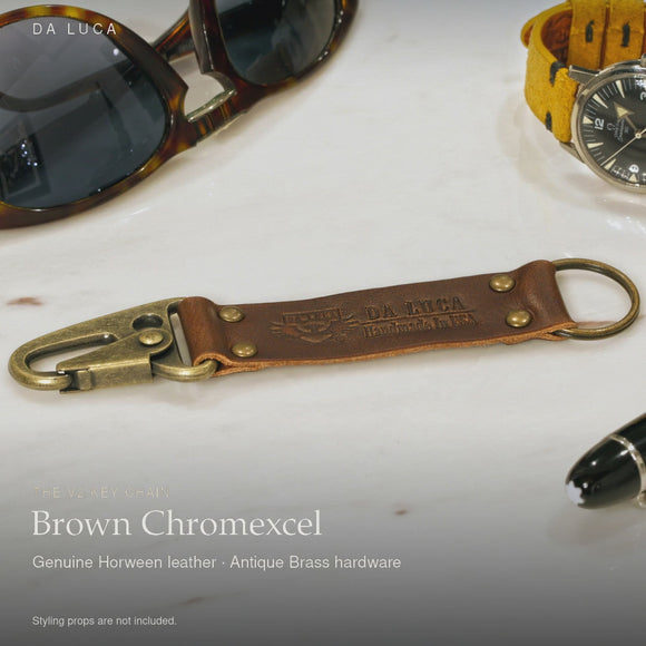 DA LUCA Leather V2 Key Chain - Brown Chromexcel (Antique Brass). Official product film with readable details. #Color_Brown Chromexcel (Key-Antb)