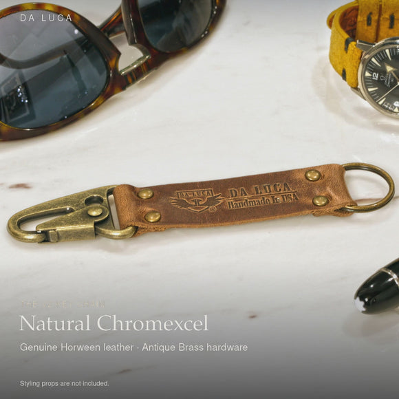 DA LUCA Leather V2 Key Chain - Natural Chromexcel (Antique Brass). Official product film with readable details. #Color_Natural Chromexcel (Key-Antb)